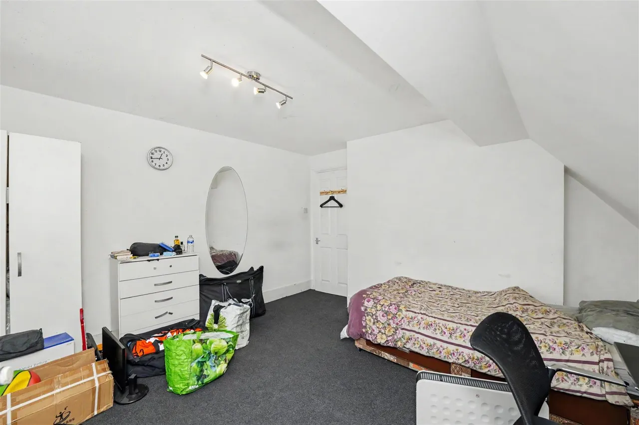 St. James Court, Edmonton, N18, photo 7