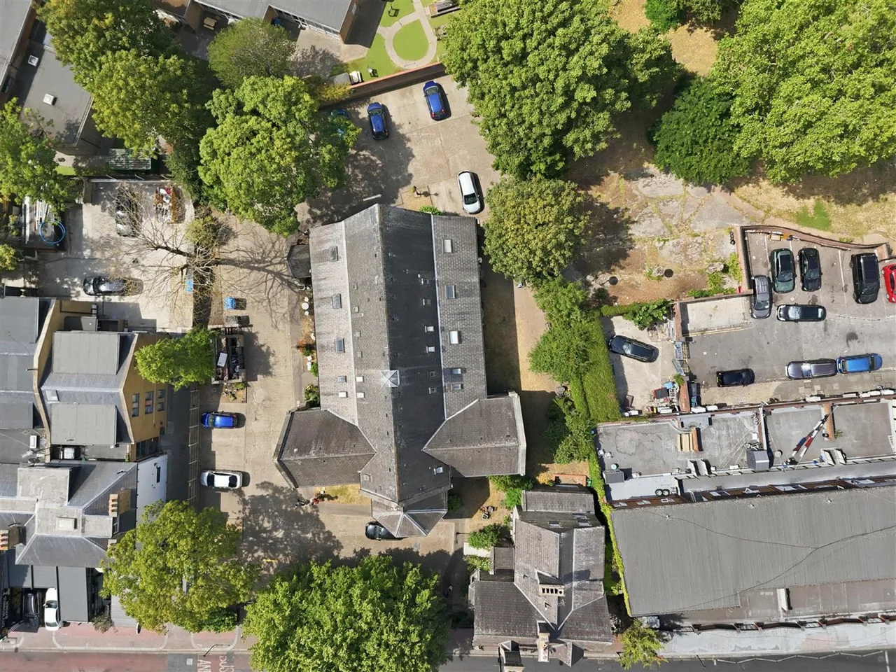 St. James Court, Edmonton, N18, photo 12