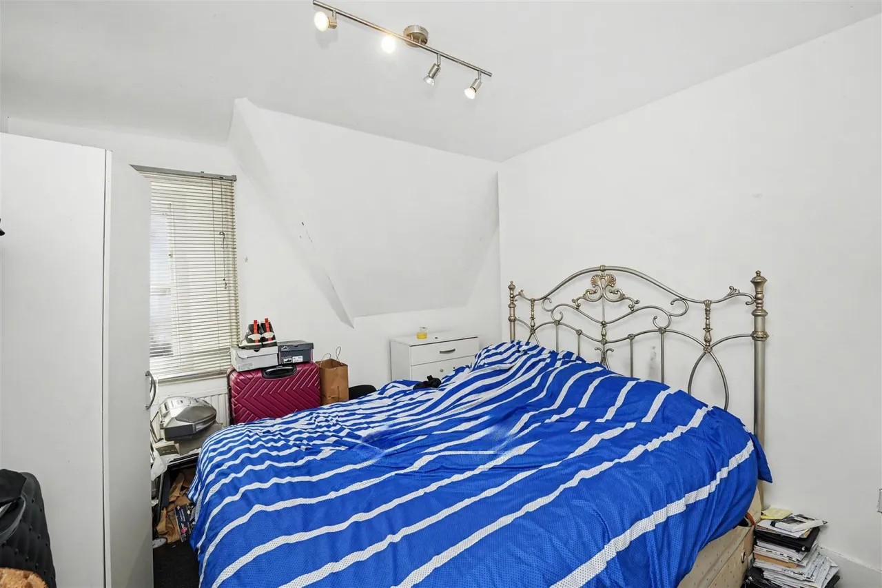 St. James Court, Edmonton, N18, photo 8