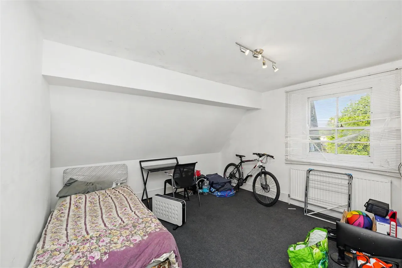 St. James Court, Edmonton, N18, photo 6