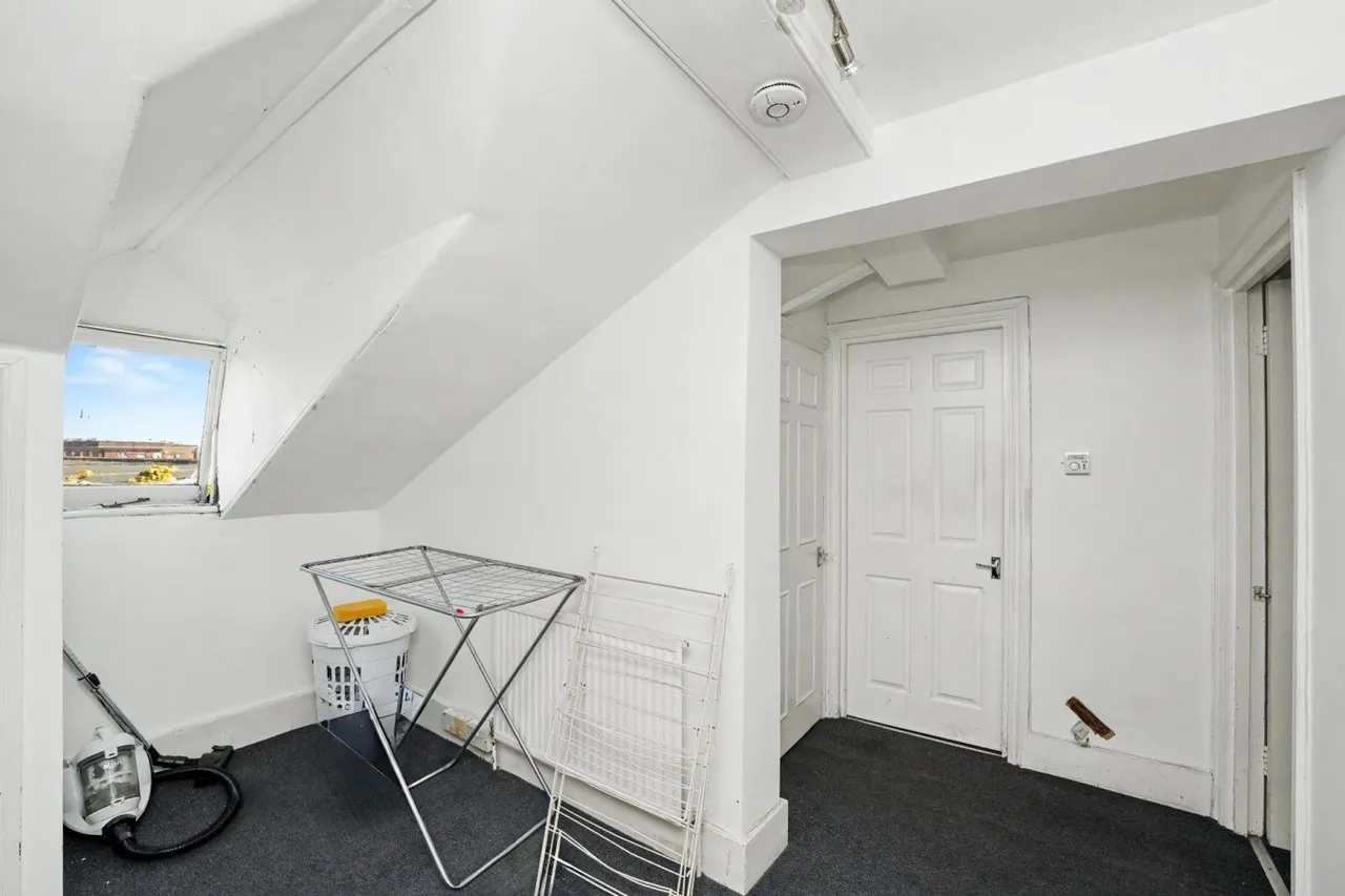 St. James Court, Edmonton, N18, photo 10