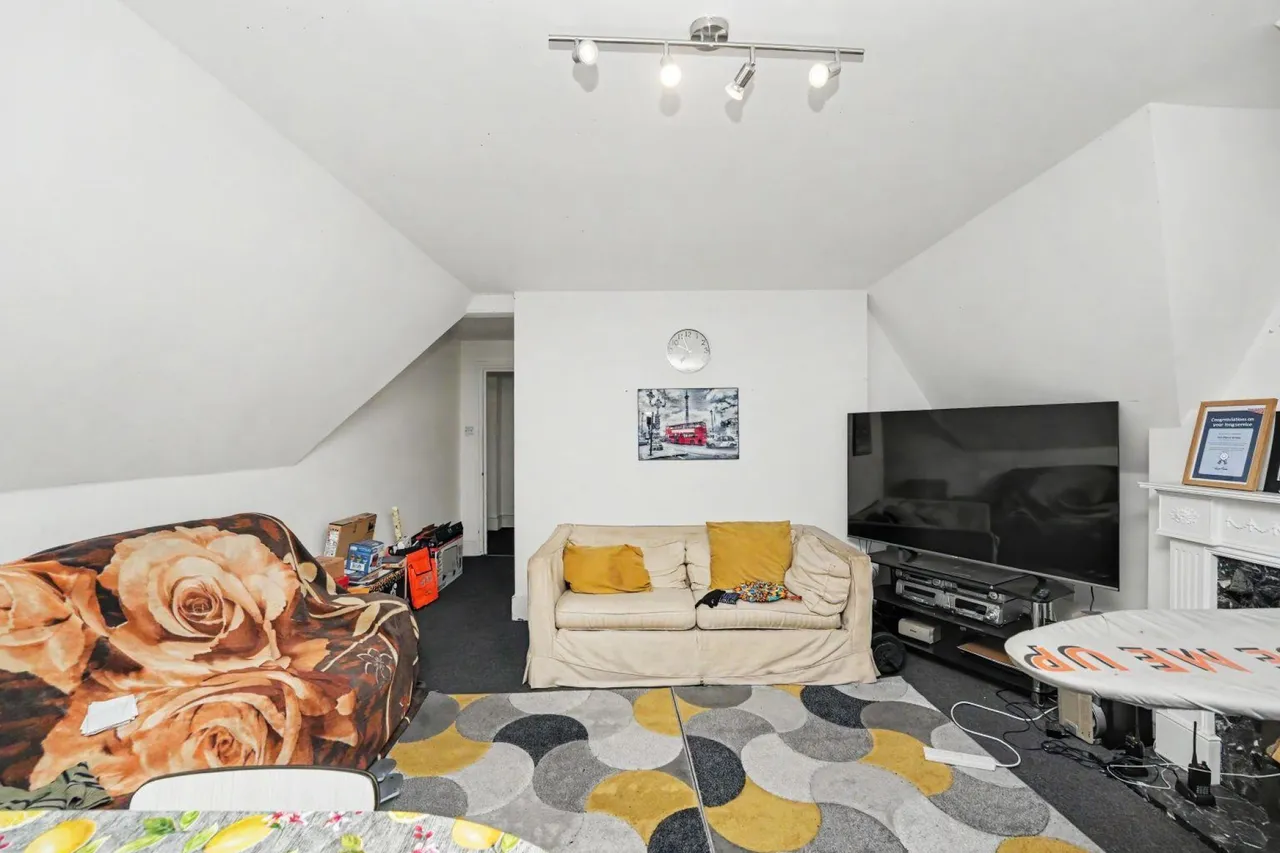 St. James Court, Edmonton, N18, photo 5
