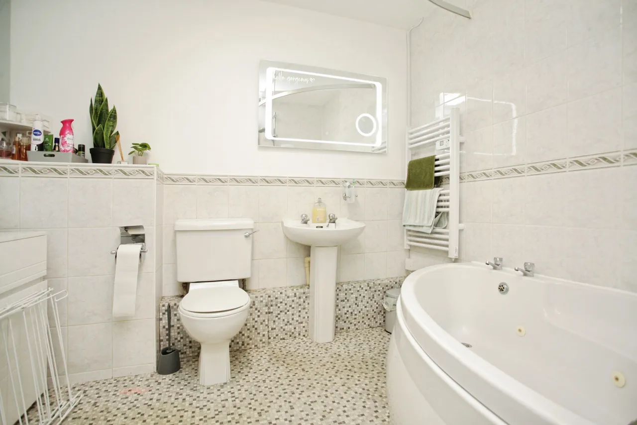Trinity Court, Hinckley, photo 3