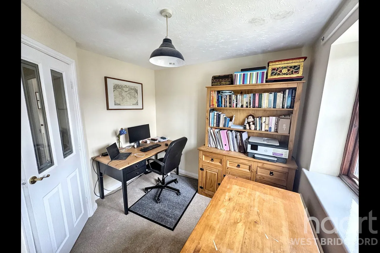 Ashness Close, Gamston, NG2, photo 13
