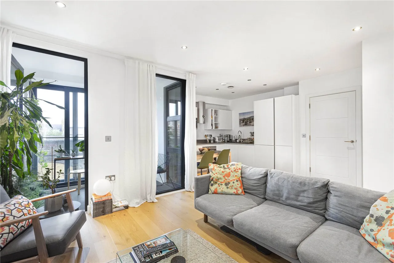 1 bed flat to rent, Esker Place, Cambridge Heath, E2