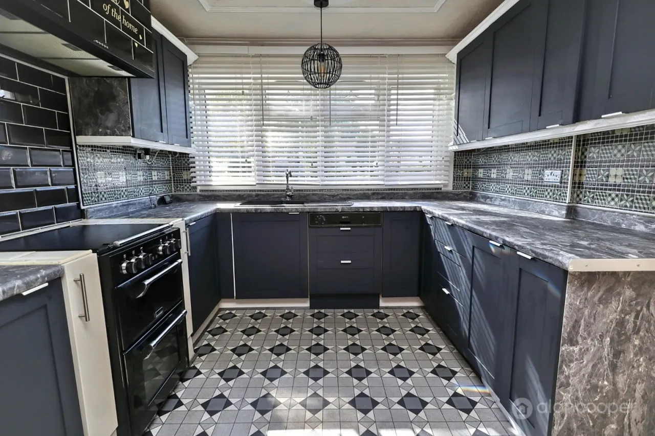 Warwick Green, Bulkington, CV12, photo 6