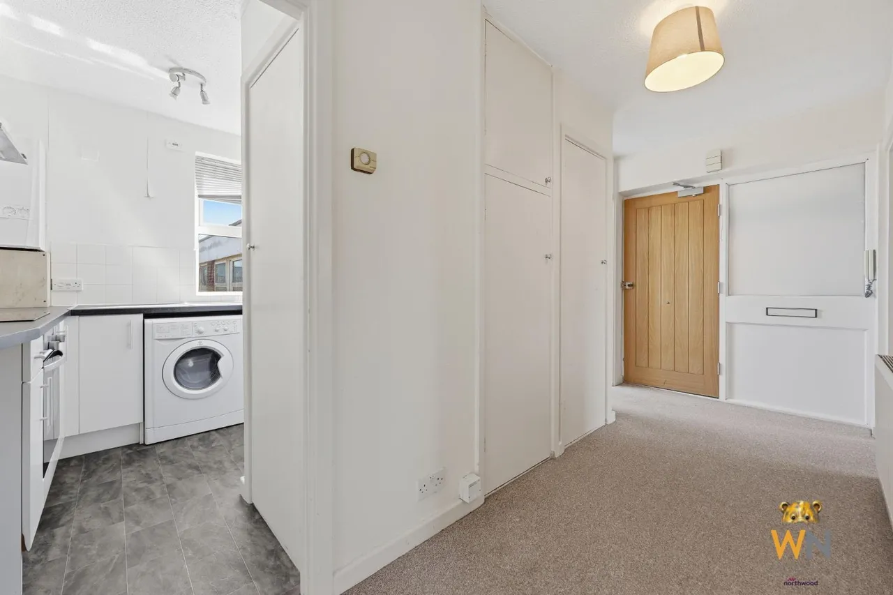 Hutton Road, Shenfield, CM15, photo 9