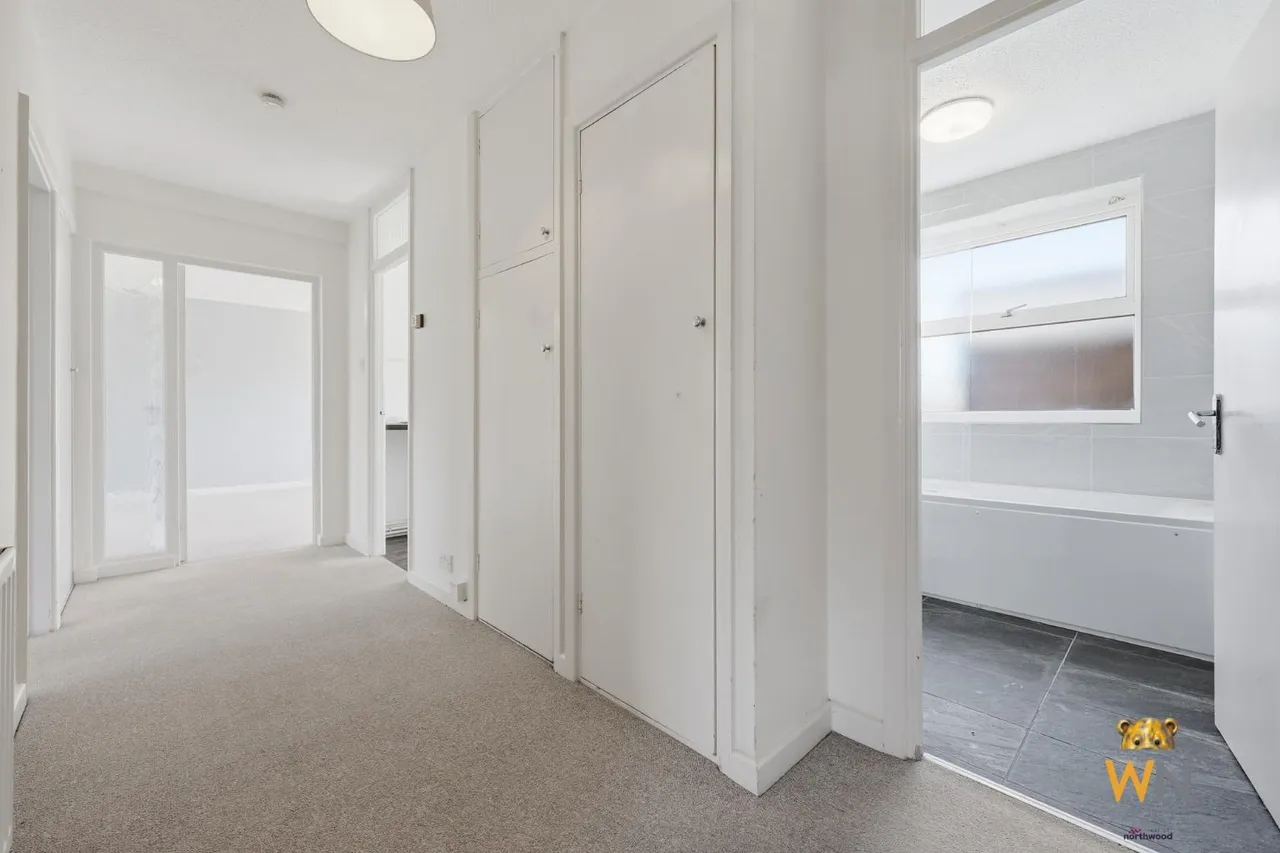 Hutton Road, Shenfield, CM15, photo 11