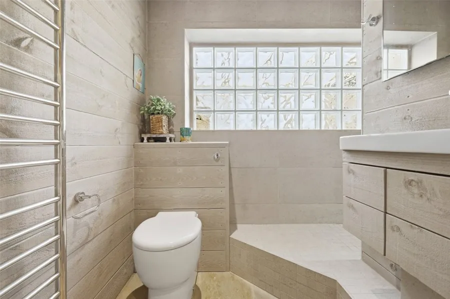 with 6 bedrooms in Radwinter, Saffron Walden, CB10, photo 13