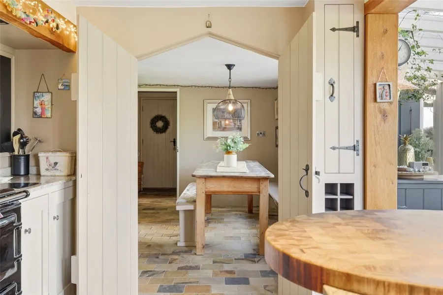 with 6 bedrooms in Radwinter, Saffron Walden, CB10, photo 10
