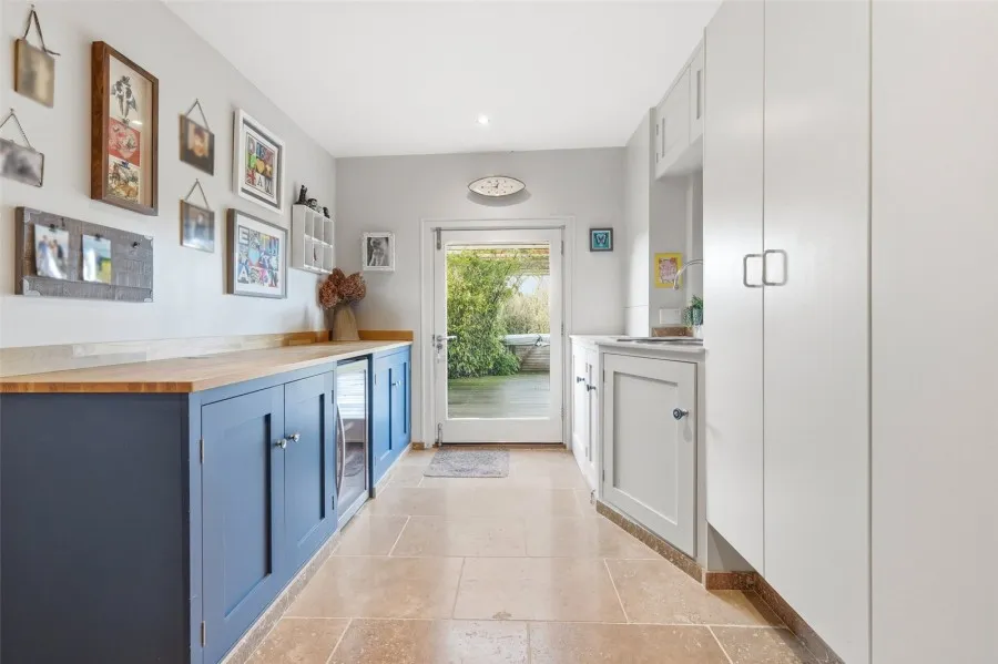 with 6 bedrooms in Radwinter, Saffron Walden, CB10, photo 9