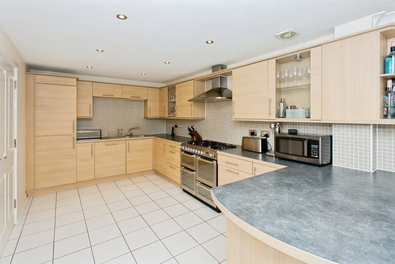 Lancaster Gate, Upper Cambourne, CB23, photo 5