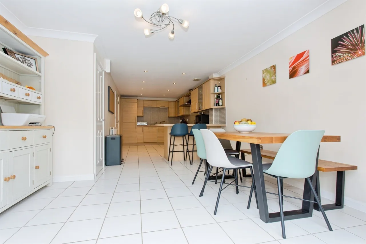 Lancaster Gate, Upper Cambourne, CB23, photo 6