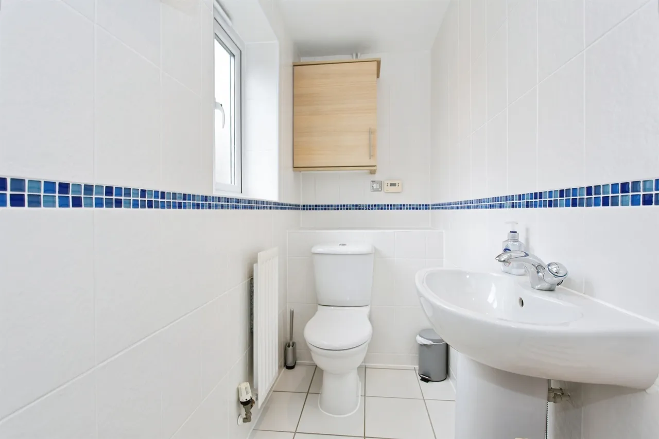 Lancaster Gate, Upper Cambourne, CB23, photo 14