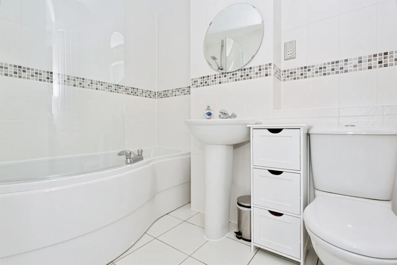 Lancaster Gate, Upper Cambourne, CB23, photo 8