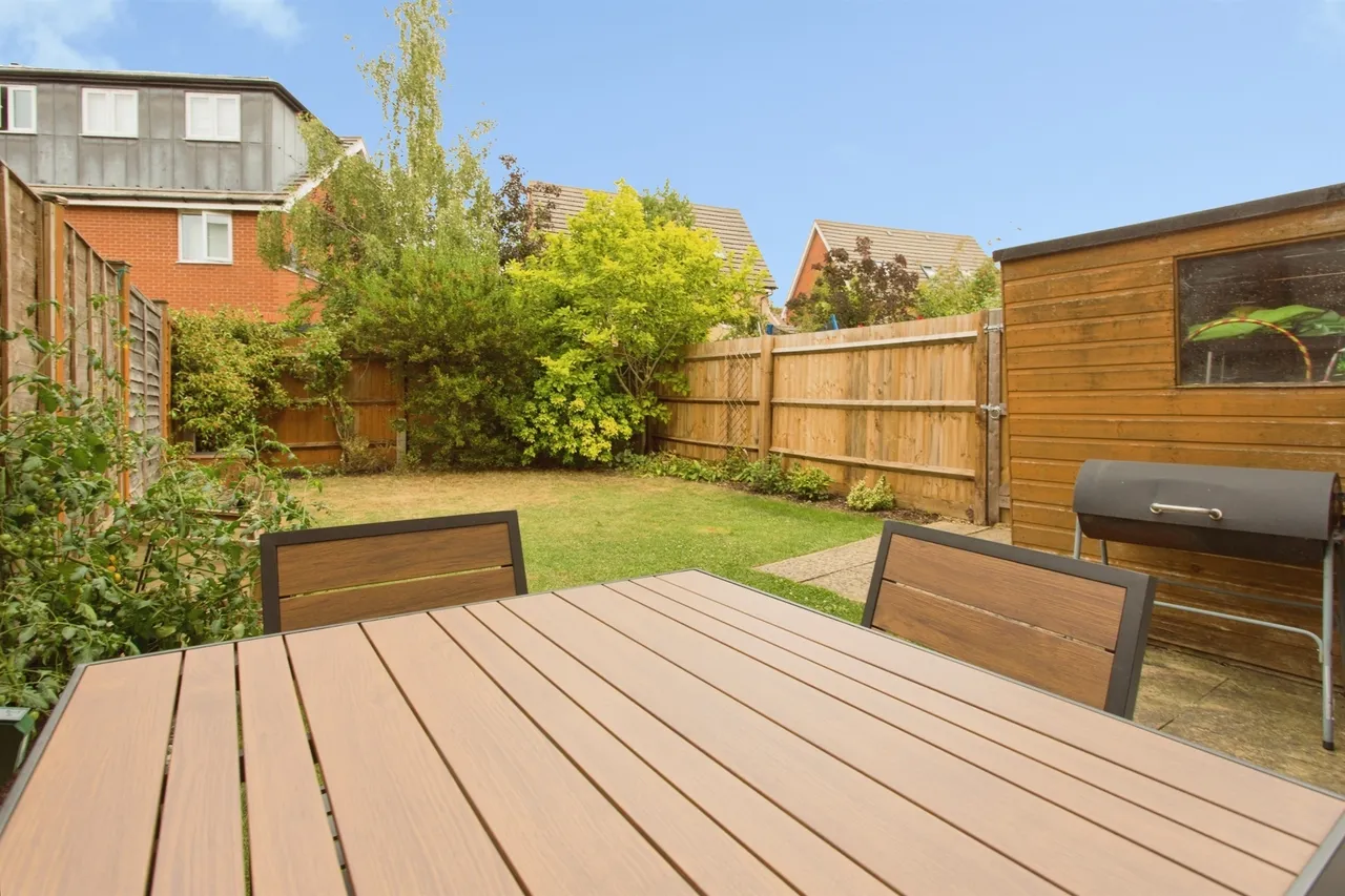 Lancaster Gate, Upper Cambourne, CB23, photo 4
