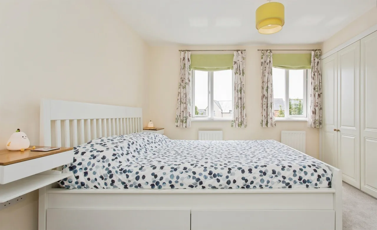 Lancaster Gate, Upper Cambourne, CB23, photo 9