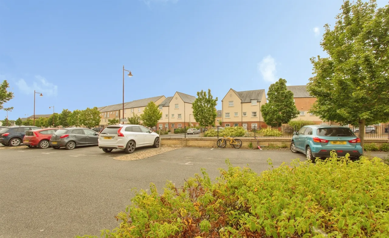 Lancaster Gate, Upper Cambourne, CB23, photo 13