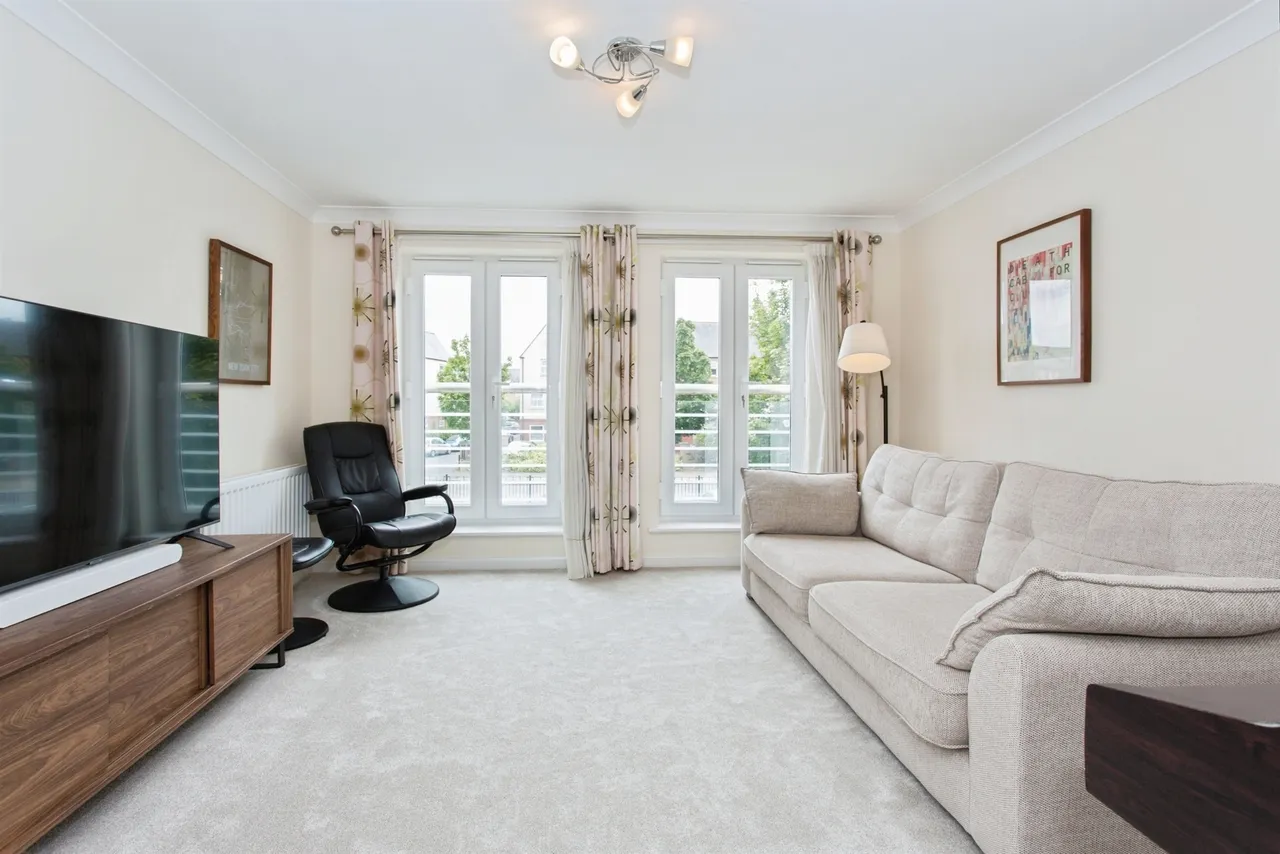 Lancaster Gate, Upper Cambourne, CB23, photo 3