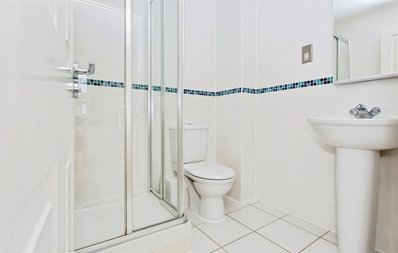 Lancaster Gate, Upper Cambourne, CB23, photo 10