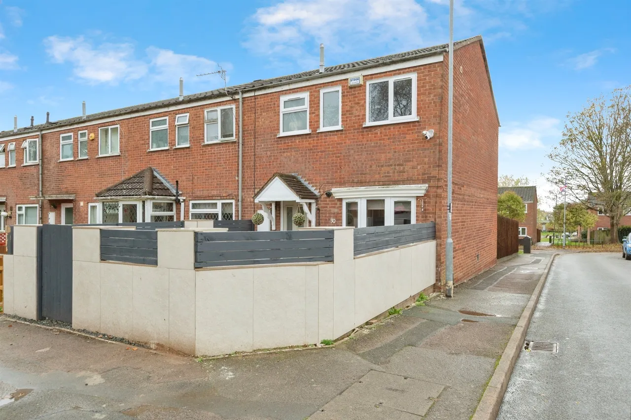 3 bed house for sale — Shakespeare Close, Leicester