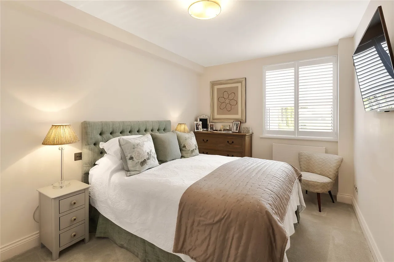 Valiant House, Vicarage Crescent, Battersea, London, SW11, photo 2