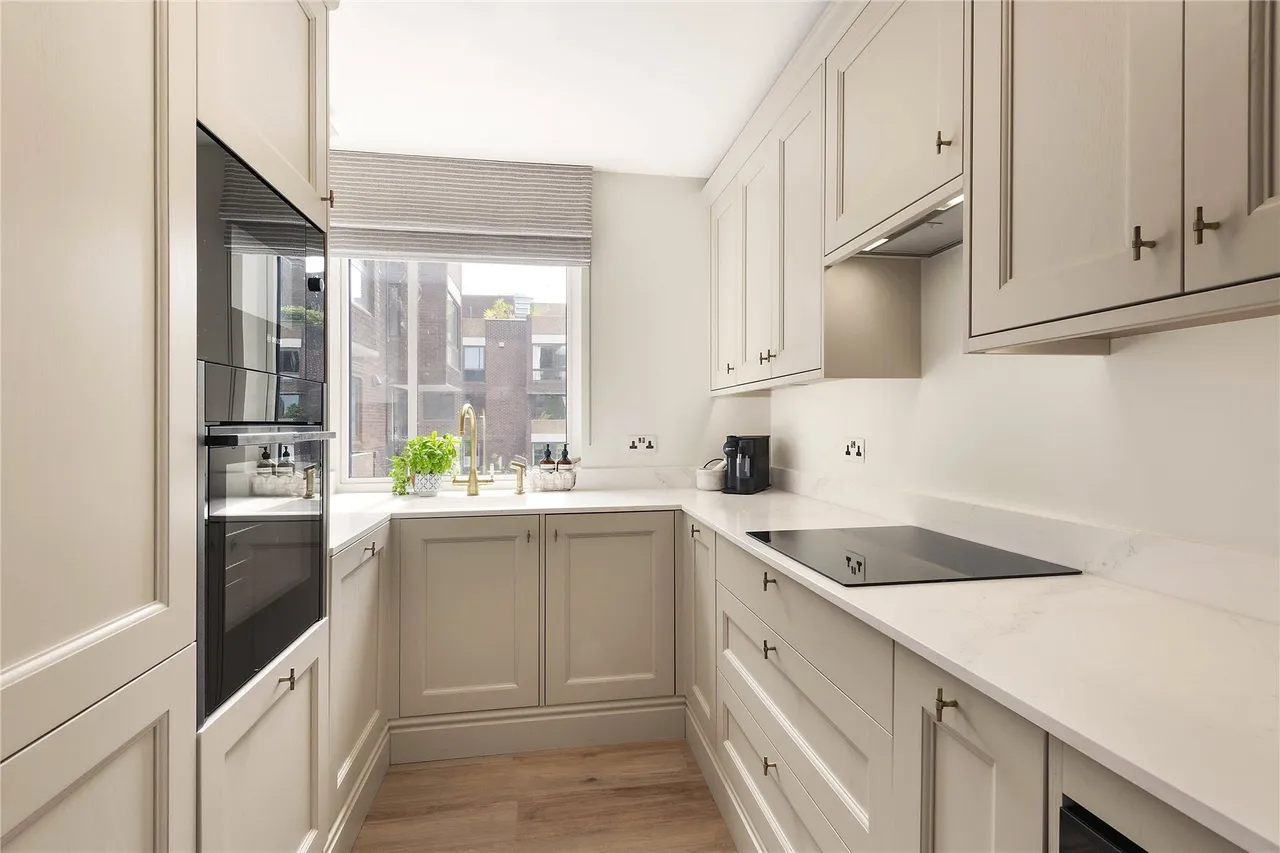 Valiant House, Vicarage Crescent, Battersea, London, SW11, photo 9