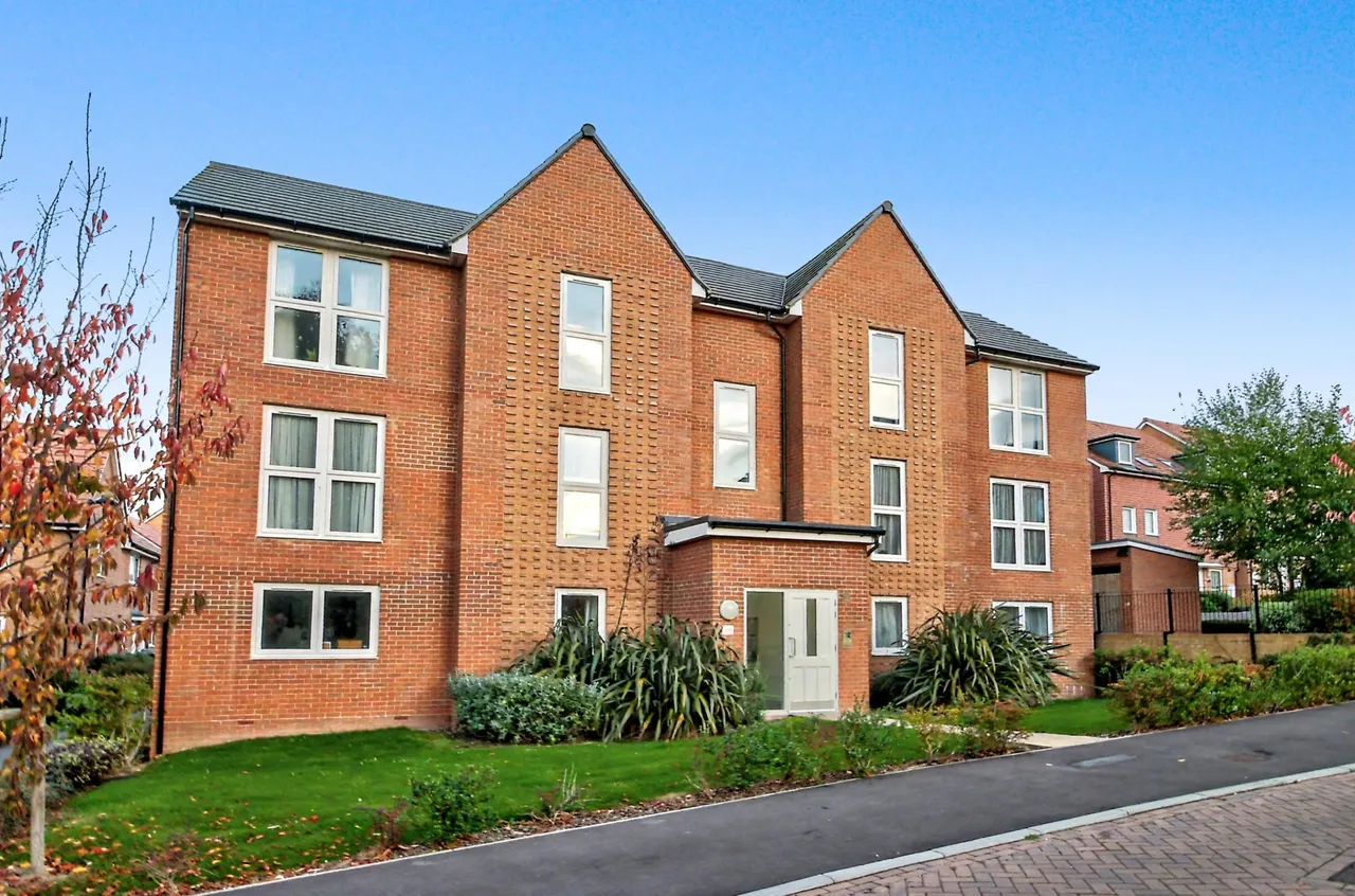 2 bed flat for sale, Condor Way, Basingstoke, RG24
