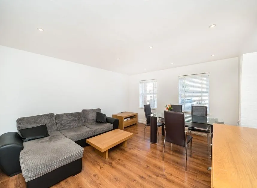 Floyer Close, Richmond, TW10, photo 2