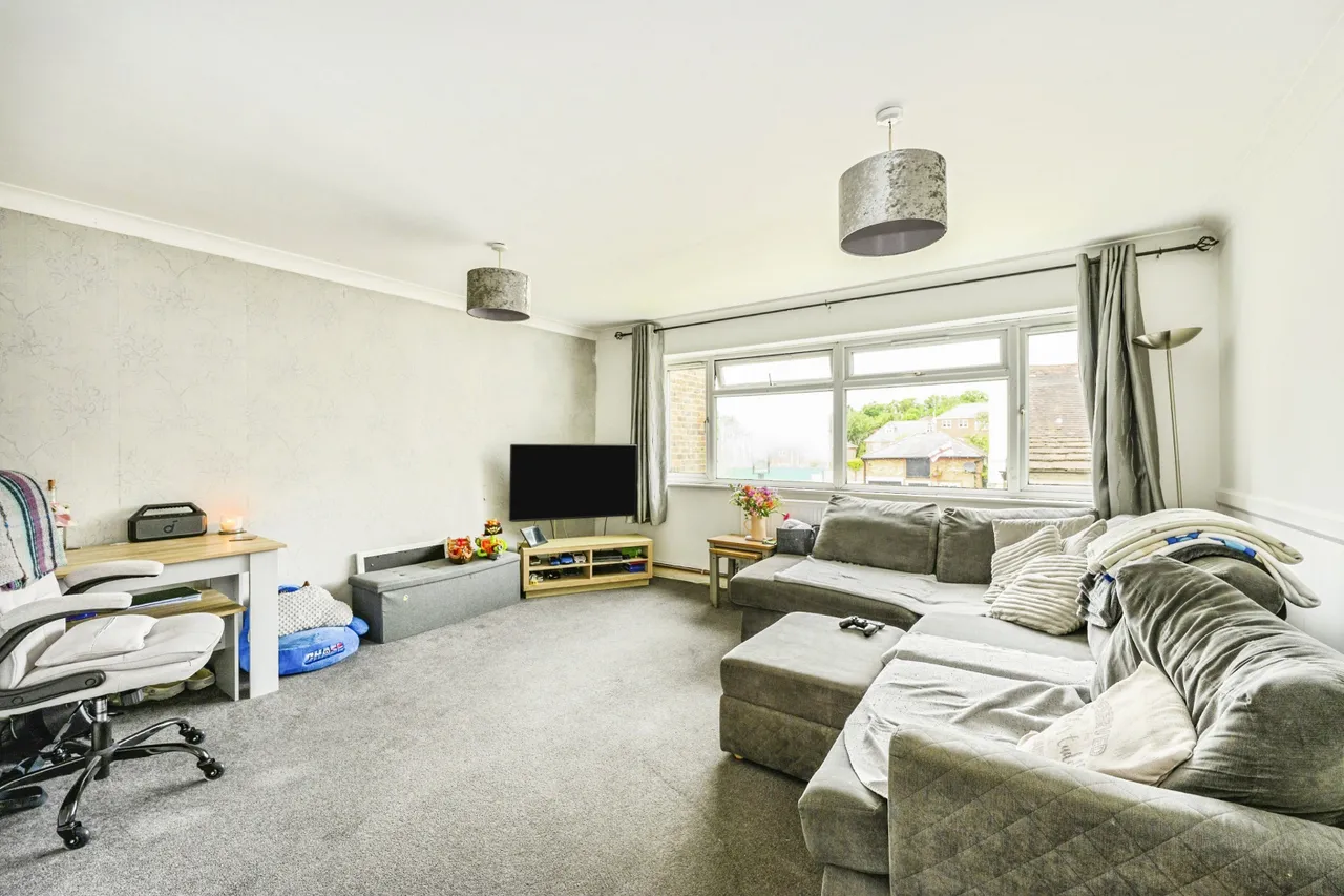 Bridge Street, Leatherhead, KT22, photo 3