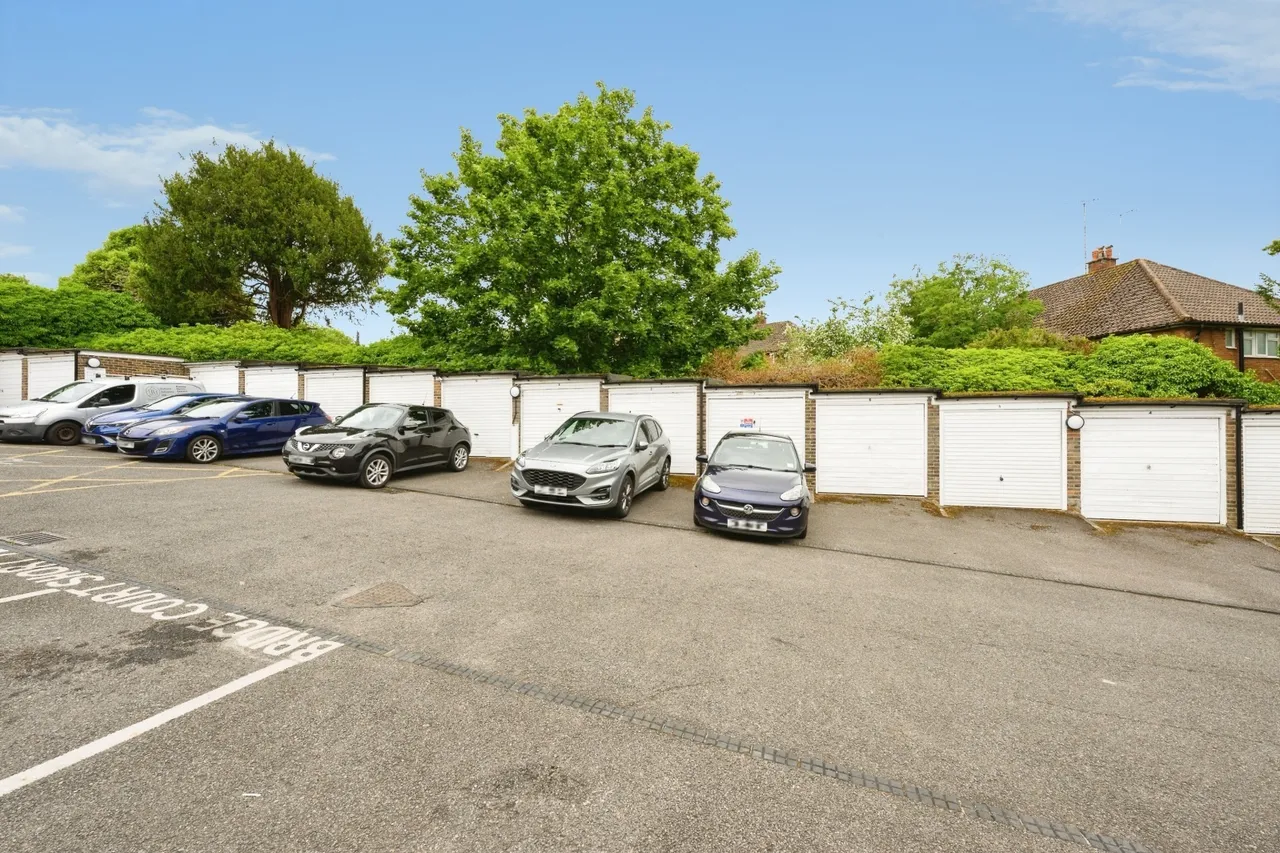 Bridge Street, Leatherhead, KT22, photo 8
