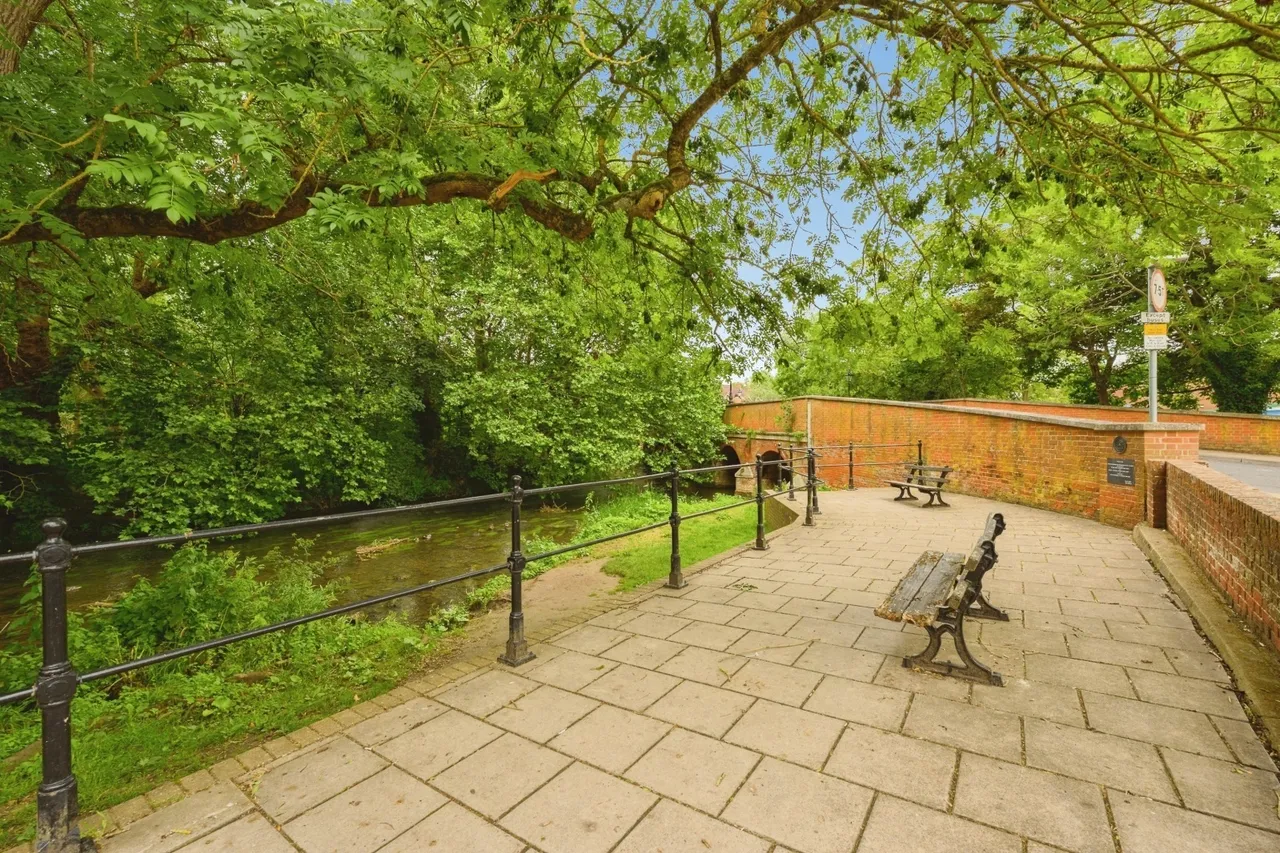 Bridge Street, Leatherhead, KT22, photo 9