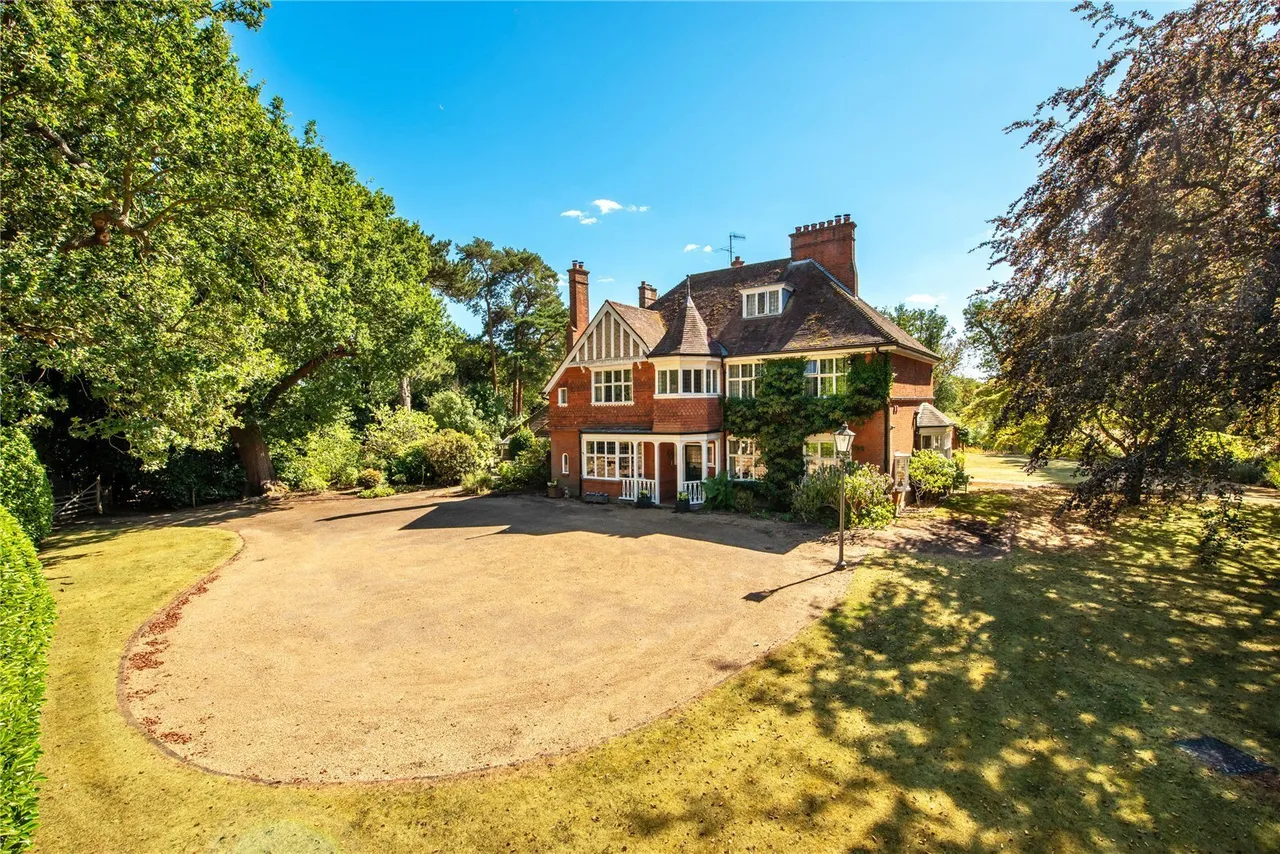 6 bed property for sale, Woodlands Road, Leatherhead, KT22