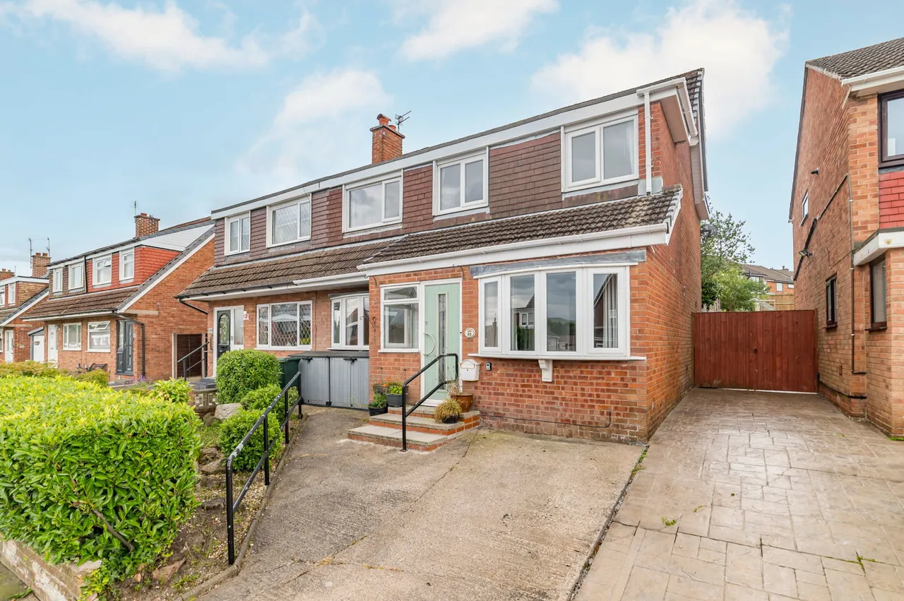 4 bed house for sale — Severn Road, Heywood, OL10 4RY