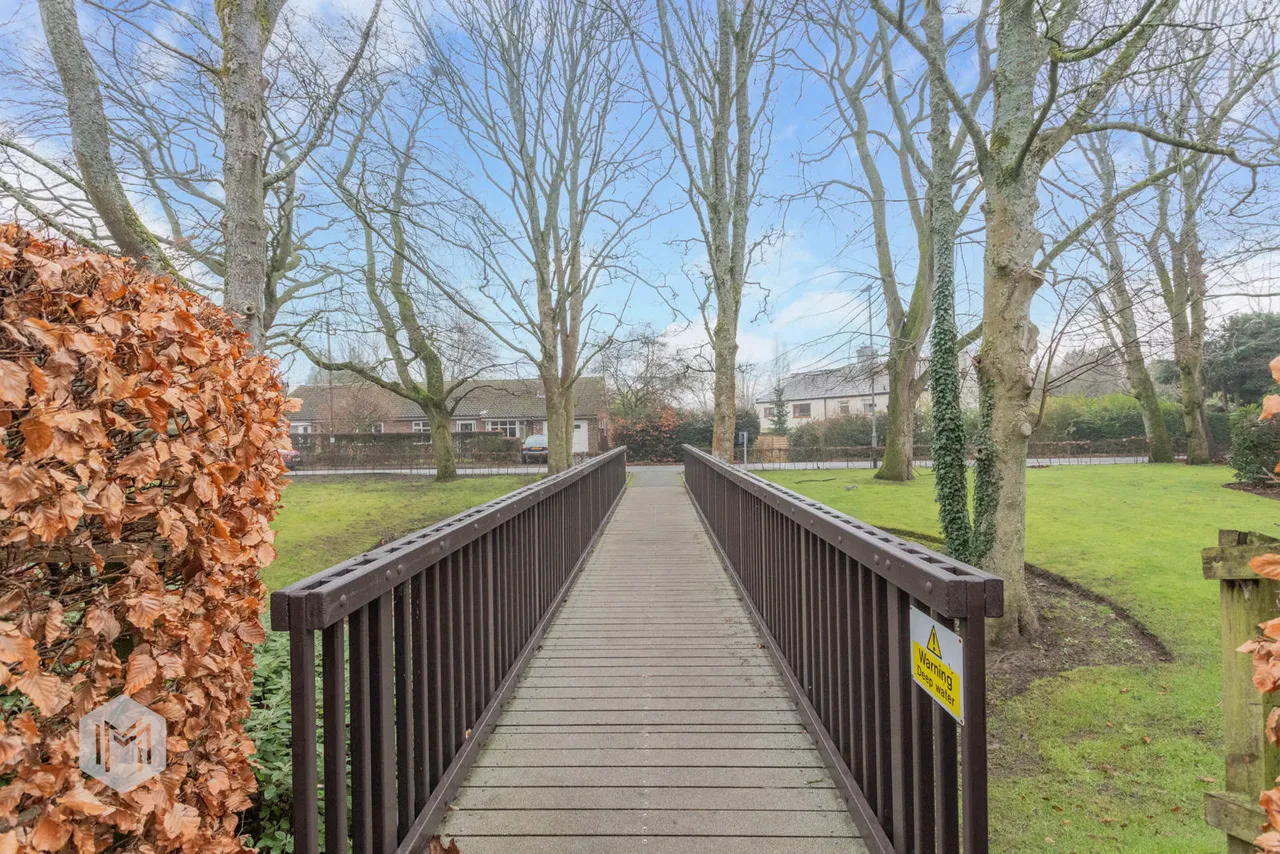 Swinhoe Place, Culcheth, Warrington, WA3 4NE, photo 2