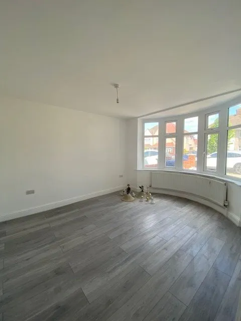 Oakwood Avenue, Southall, UB1, photo 2