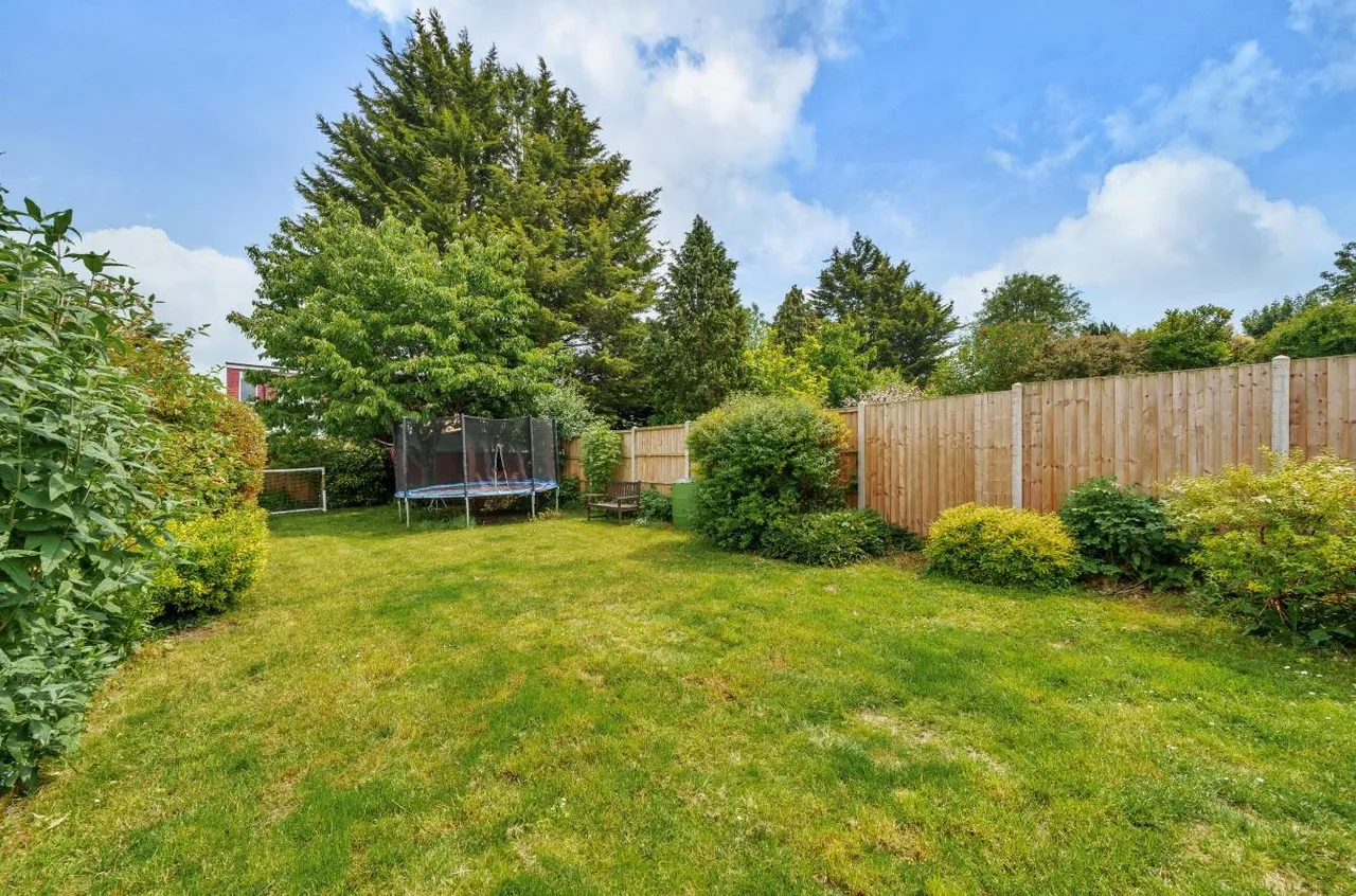 Anglesey Gardens, Carshalton, SM5 3JE, photo 9