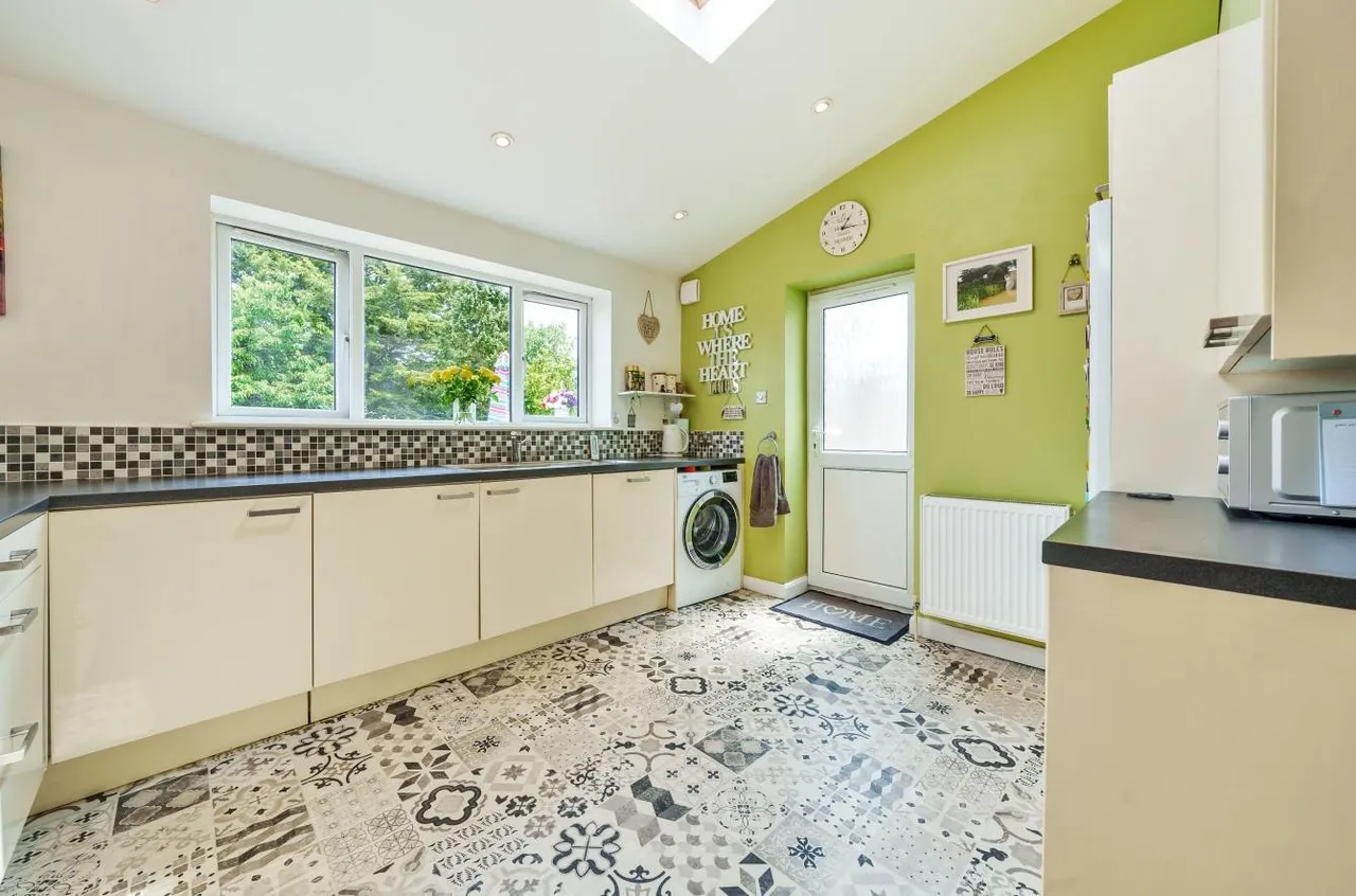 Anglesey Gardens, Carshalton, SM5 3JE, photo 5