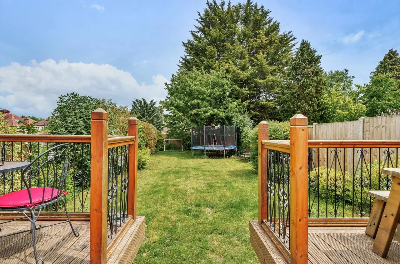 Anglesey Gardens, Carshalton, SM5 3JE, photo 8