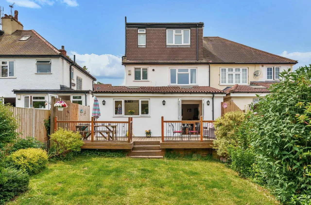 Anglesey Gardens, Carshalton, SM5 3JE, photo 10