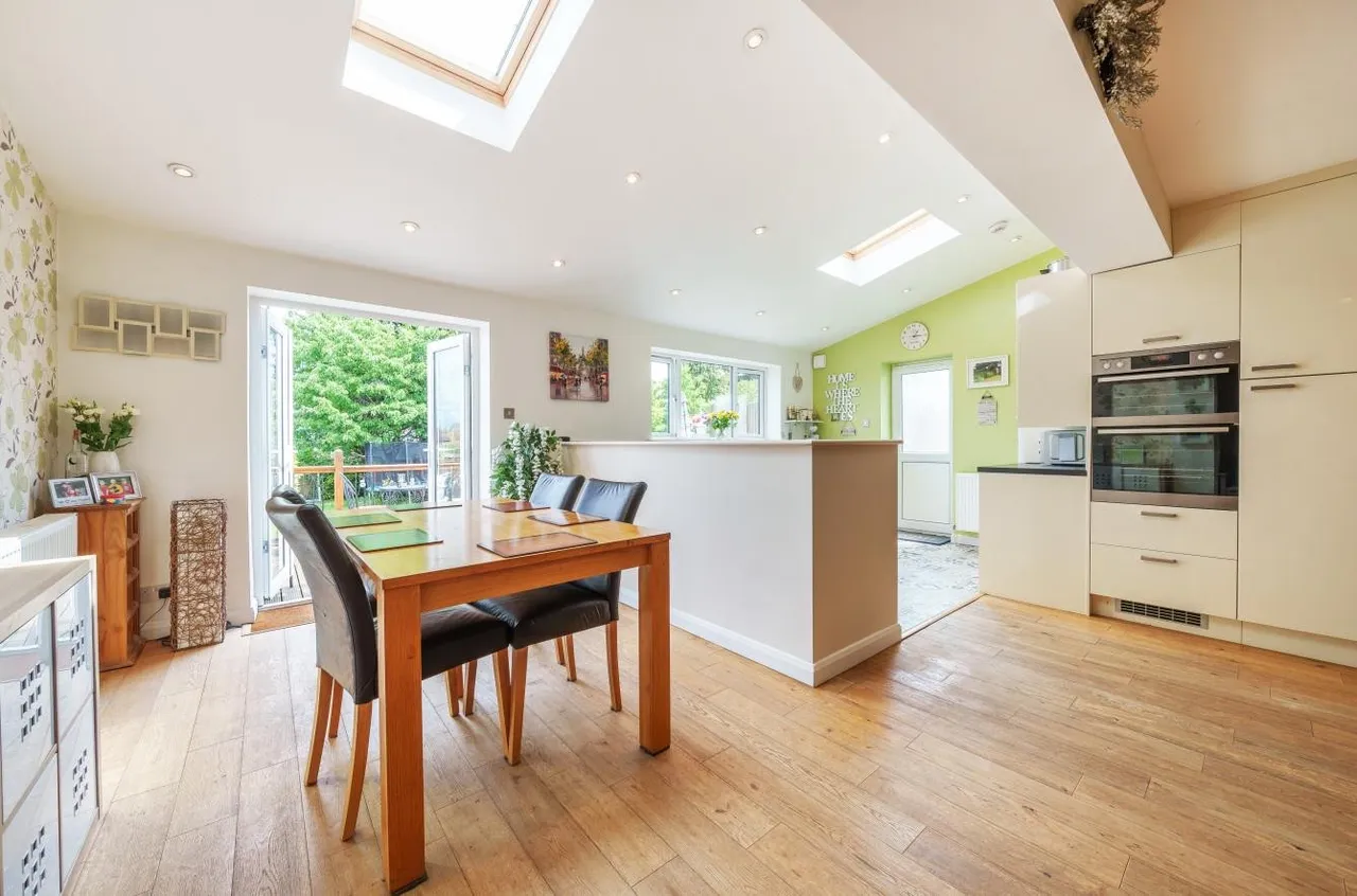 Anglesey Gardens, Carshalton, SM5 3JE, photo 4