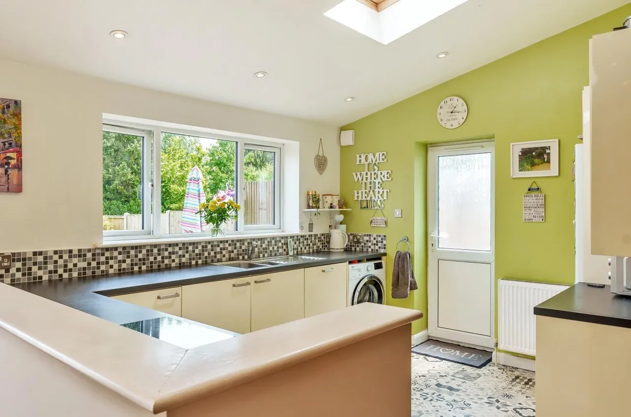 Anglesey Gardens, Carshalton, SM5 3JE, photo 6
