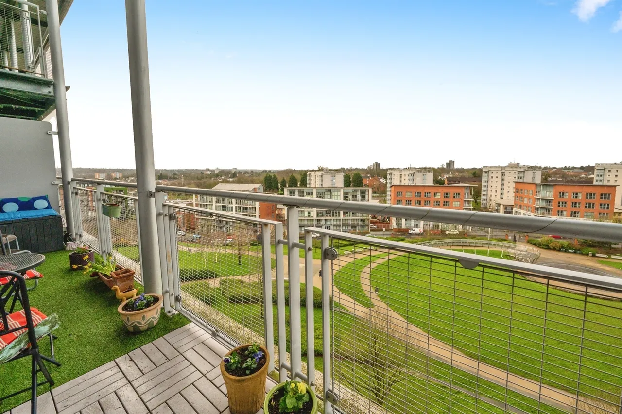 2 bed flat for sale — Langley Walk, Birmingham