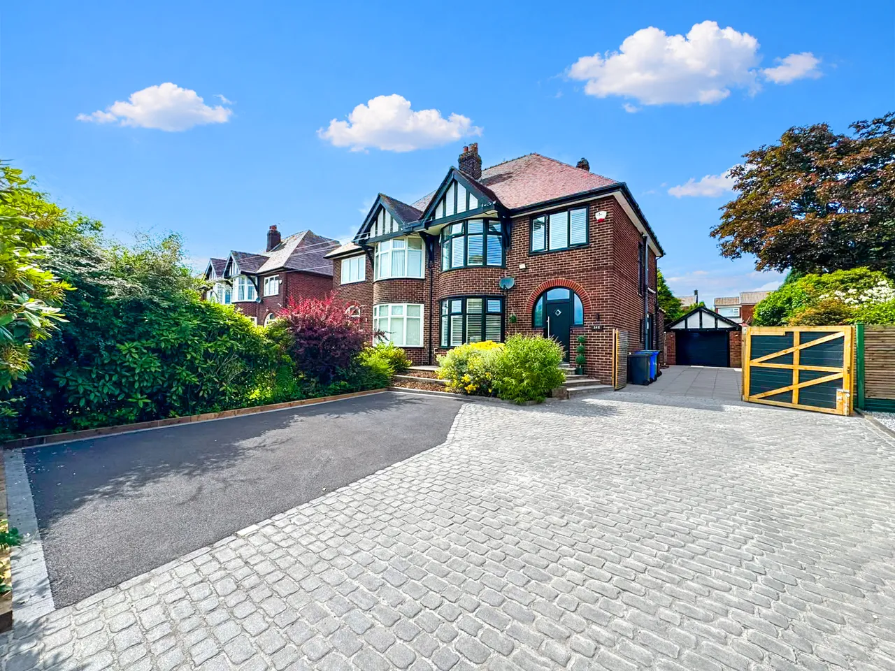 4 bed house for sale — Bolton Road, Bury, BL8