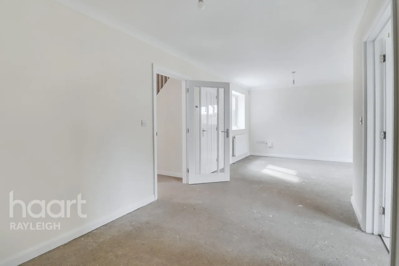 Fairview Crescent, Rayleigh, SS6, photo 4
