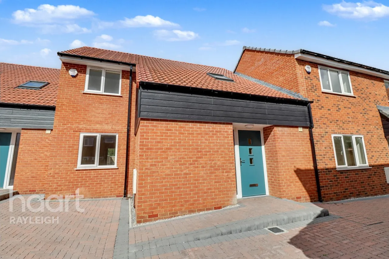 3 bed house for sale, Fairview Crescent, Rayleigh, SS6