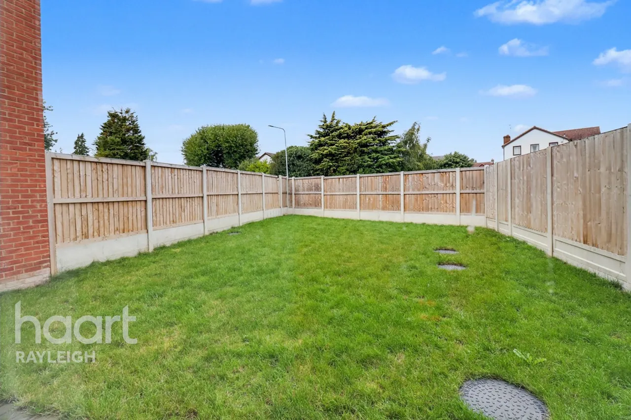 Fairview Crescent, Rayleigh, SS6, photo 13