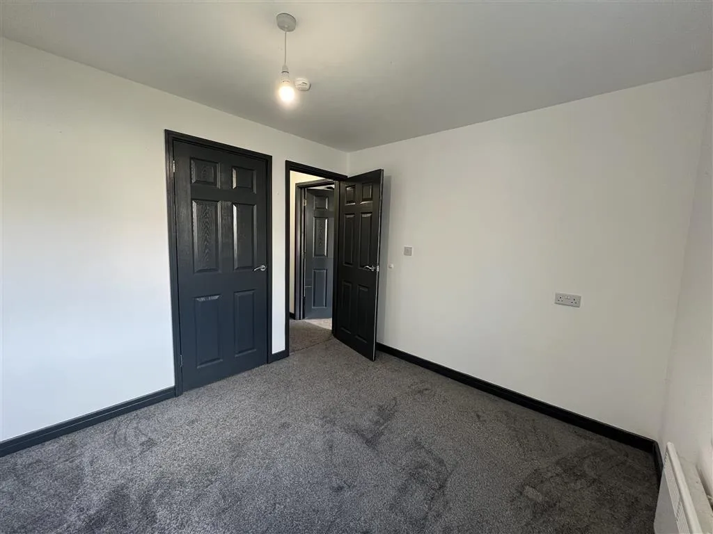 High Street, Neath, SA11, photo 5