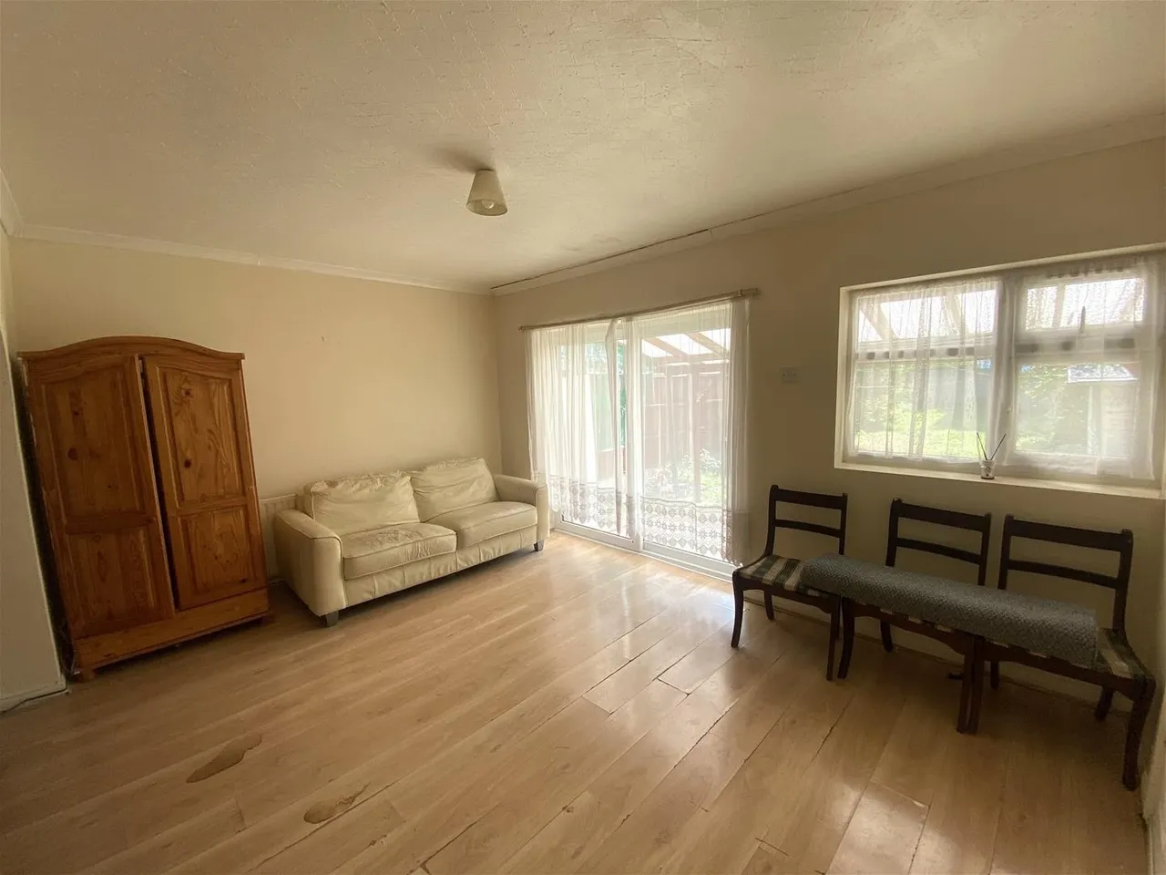 St. Leonards Gardens, Hounslow, photo 6