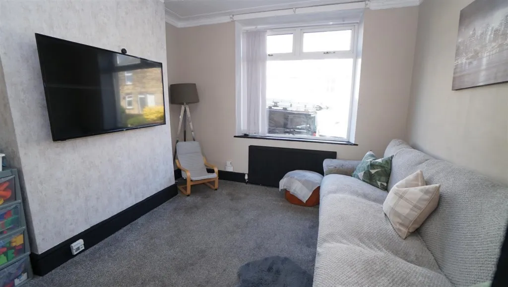 Institute Road, Eccleshill, photo 5